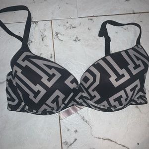 Pink Victoria Secret bra 32c